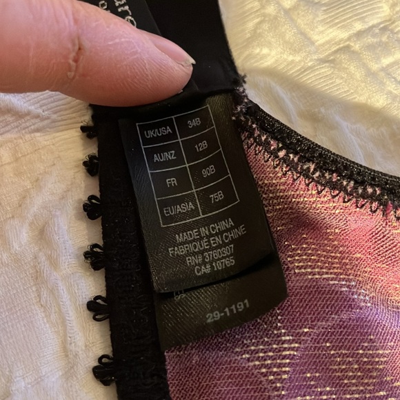 Fabulous brocade bra with lightly padded underwire cups and lace detail. - Picture 12 of 15